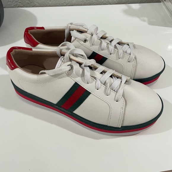 Red and green sneakers - Picture 1 of 3